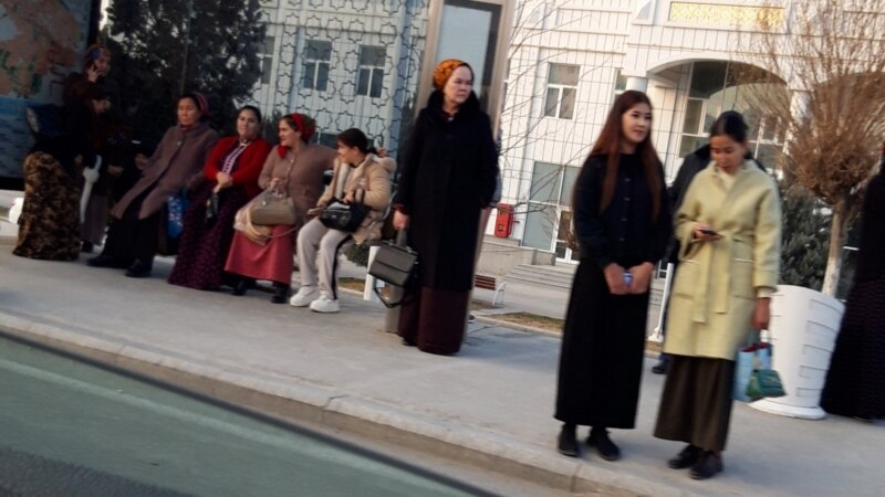 Türkmenistanlylar Täze ýylda jaý, gowy aýlyk, hakyky ösüş arzuw edýärler