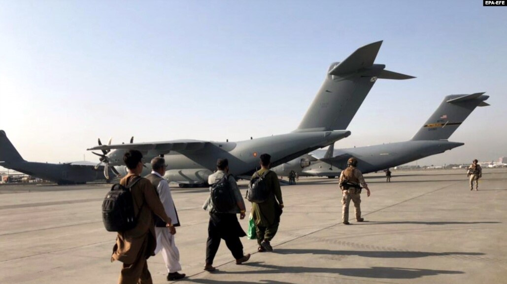 Эвакуация в аэропорту Кабула
