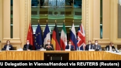 Az Európai Unió és Irán külügyi képviselői a 2018-as nukleáris egyezmény (JCPOA) bécsi tárgyalásán