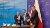 Az amerikai Westinghouse építheti az első lengyel atomerőművet. A lengyel nukleáris program erről szóló megállapodását írják alá az energiacég és a lengyel kormány tisztviselői 2023. február 23-án