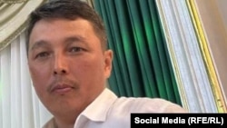 Эрнис Жээнтаев.