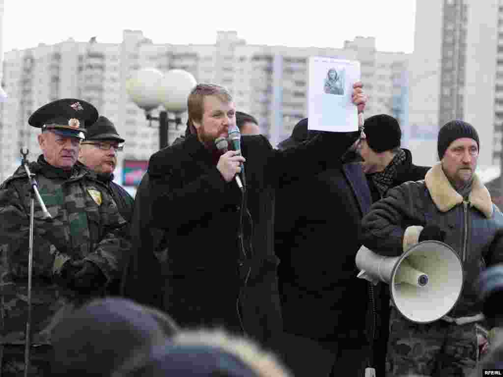 ... призвали вооружаться легальным оружием и готовиться к борьбе.