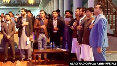 نشست جوانان در تالار لویه جرگه در کابل