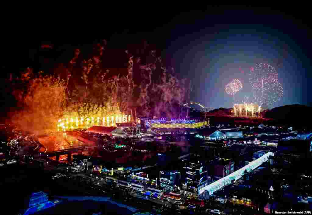 Fireworks light up the sky above&nbsp;Pyeongchang Stadium on February 9 during the opening ceremony of the 2018 Winter Olympic Games.