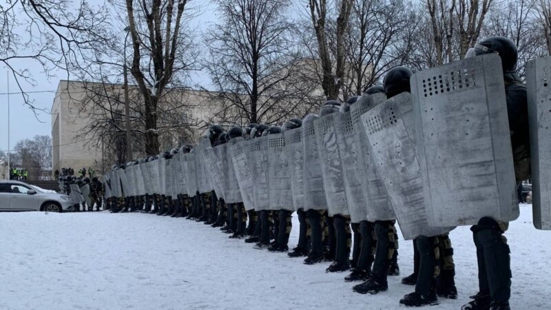 Осужденный участник протестов в Петербурге объявил голодовку 