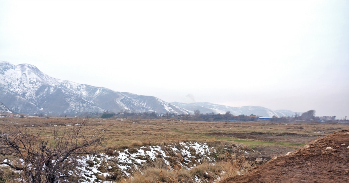 Үлкен бөкселері бар әдемі жалаңаш брюнеткалардың фотосуреттері Настяның қызғылт трусикидегі порно фотосы