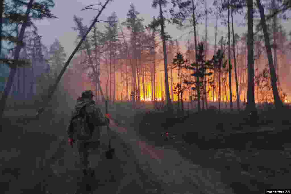 A volunteer heads off to fight a forest fire in Russia&#39;s Yakutia region on July 17.&nbsp;