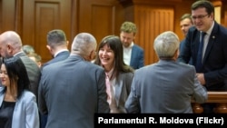 Victoria Belous (în centru), la ședința Parlamentului din 31 octombrie 2025, când a fost votat cabinetul de miniștri anterior
