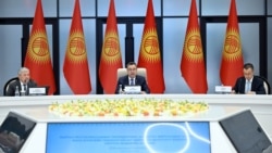 Виртуалдык активдер жана блокчейн-технологиялар боюнча улуттук кеңештин үчүнчү жыйыны. Адылбек Касымалиев, Садыр Жапаров, Чанпэн Чжао. Чолпон-Ата. 5-сентябрь, 2026-жыл.