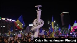 Creșterea neîncrederii populației în autorități este accentuată de lipsa de unitate și coerență a acestora, consideră psihologul Daniel David.