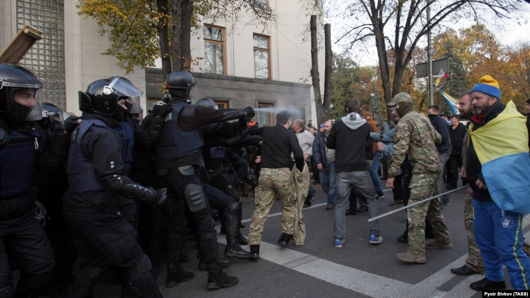 Столкновения у здания Верховной Рады в Киеве 19 октября