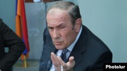 Armenia - Opposition leader Levon Ter-Petrosian at his election campaign headquarters in Yerevan, 2Apr2017.