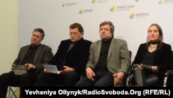 
На фото зліва на право: Роман Балаян, Олесь Янчук, Сергій Тримбач, Лариса Кадочнікова
