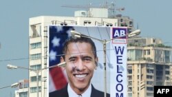 Afiș la Mumbai salutînd vizita președintelui american