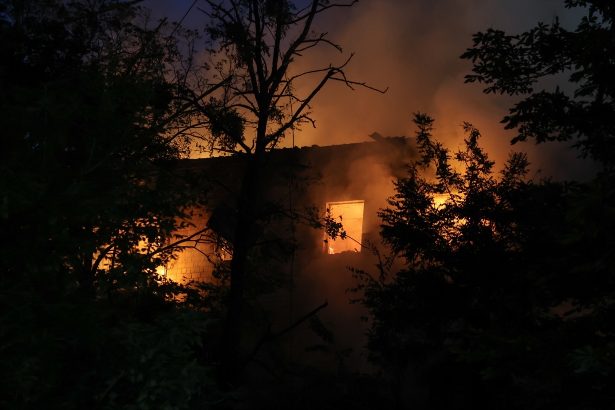 Пожежа у багатоповерхівці у Шевченківському районі Києва внаслідок масованої атаки РФ