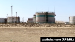 Goturdepedäki nebit tankerleri.