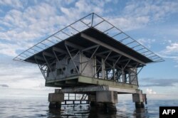 Vedere asupra unei platforme petroliere din sudul lacului Maracaibo, în largul coastei Venezuelei, pe 9 septembrie 2021. Rusia s-a implicat activ în ultimele decenii în industria petrolieră a țării sud-americane.