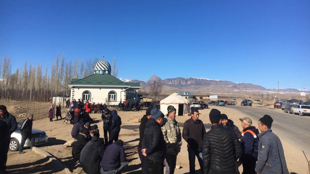 Джалал абадская область погода. Джалал абад арка кыргызстан. Джалал абадская область погода. Ворота джалал абад. Джалал абадская область погода.