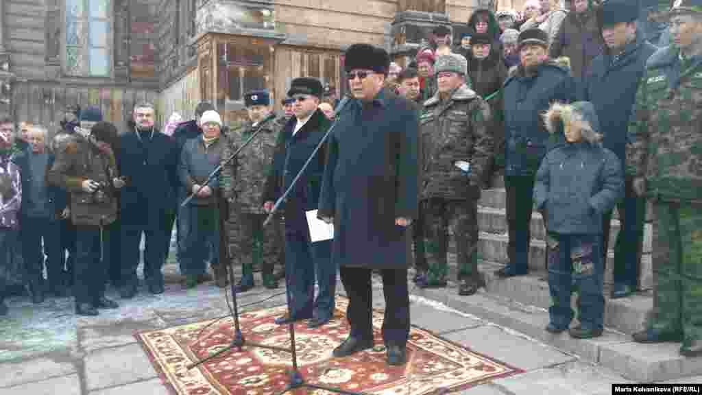 Ага Чек ара кызматынын төрагасынын орун басары Таалайбек Усубалиев, облус башчысы Эмилбек Каптагаев баштаган бийлик өкүлдөрү да катышты.&nbsp;