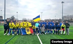 Echipa R. Moldova la meciul jucat cu diaspora din Ucraina stabilită în Franța.