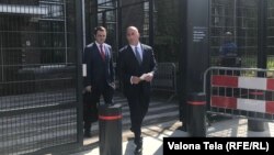 Ramuš Haradinaj prilikom izlaska iz zgrade Specijalizovanog tužilaštva u Hagu