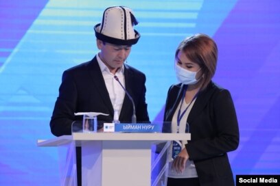 Аузындағы шаштарымен былдырлаған Моника Беллуччи жалаңаш порно