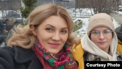 Анна с волонтеркой Натальей Лютиковой