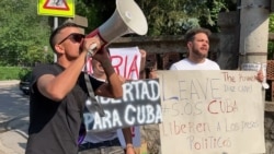 Protesti kod ambasade Kube u Beogradu: Za i protiv režima