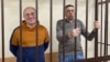 Блогеры Аляксандар Кабанаў і Сяргей Пятрухін падчас суду 11 лютага