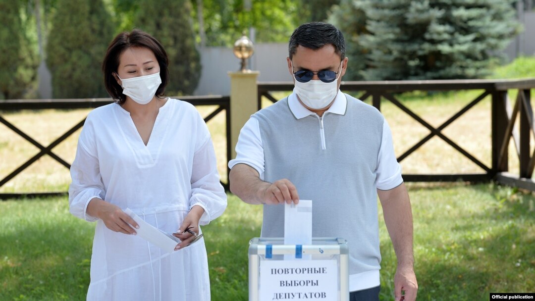 Президент Садыр Жапаров жана аялы Айгүл Жапарова.
