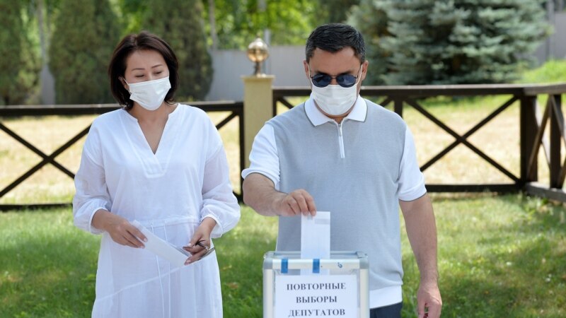 Президент Бишкек шаардык кеңешине кайра шайлоого добуш берди