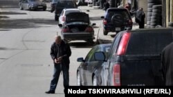 Количество желающих получить права на «автомат» не слишком велико. Логично предположить, что, устанавливая плату за экзамен, сервисное агентство пытается покрыть собственные издержки