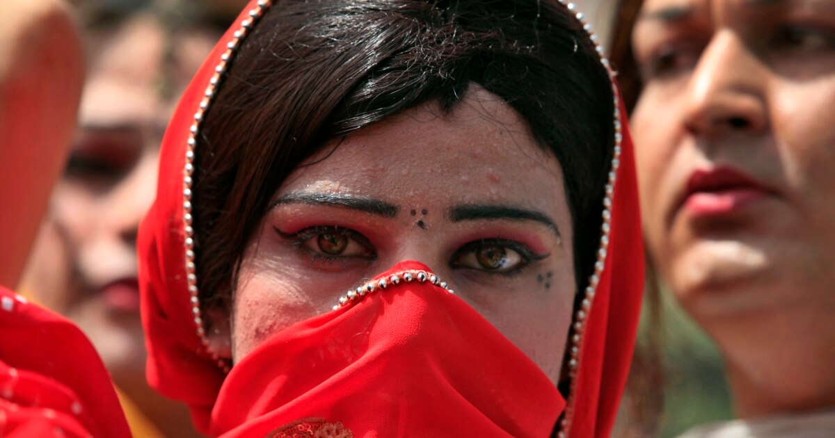 Орыс секс видео 18 Танымал порножұлдыз үнділік порно фильмге түсті.