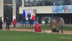 В центре Симферополя послушали Путина из Москвы (видео)