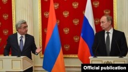 Russia - Russian President Vladimir Putin and his Armenian counterpart Serzh Sarkisian at a joint news conference in Moscow, 10Aug2016.