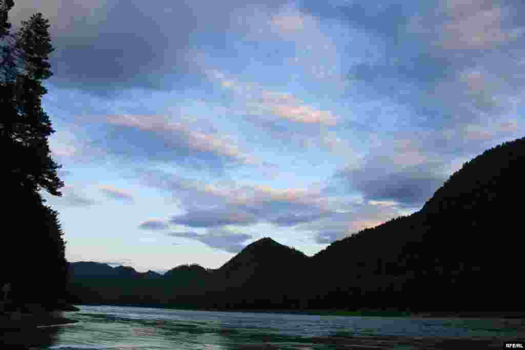 Russia – Altay region, river, landscape, boat, rafting, forest, 10Jun2008