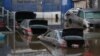 Câteva mașini inundate din cauza uraganului Ida