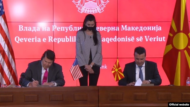 Премиерот Зоран Заев и потсекретарот за економски раст, енергија и животна средина во Владата на САД, Кеит Крач потпишаа меморандум за разбирање за безбедност на 5Г технологии