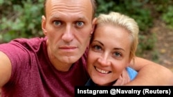 Алексей Навальный с женой Юлией в Германии