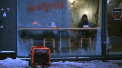 Генератор обеспечивает электропитание для кафе, Киев