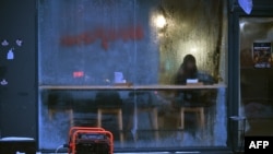 Energetika ministri Denis Şmyhal biraz öň Kiýewiň elektrik ulgamyndaky ýagdaýyň "örän dartgynly bolmagynda galýandygyny" aýtdy.