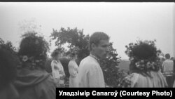 Купальле ў Ракуцёўшчыне (на першым пляне Сяргей Вітушка ў цэнтры), 1986 год