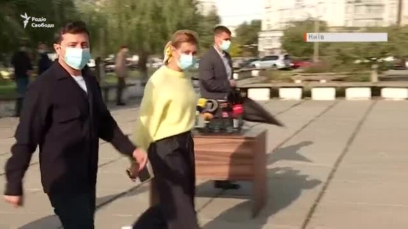 Выборы в Украине: как голосовал президент Зеленский и его родители (видео)