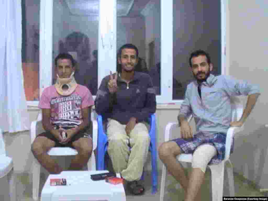 Сирийские беженцы - солдаты Свободной армии - на реабилитационной квартире в Турции