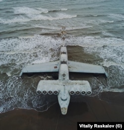 The ekranoplan on a stretch of Daghestani coastline photographed in late September.