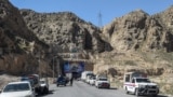 د پاکستان په بلوچستان کې تر لارې بندېدو وروسته د پوليسو ګاډی ولاړ دي ـ انځور له ارشيفه