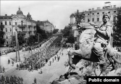 Німецькі військовополонені в Києві, 16 серпня 1944 року