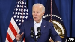 Președintele american Joe Biden vorbește într-o conferință de presă după ce adversarul său republican, Donald Trump, a fost rănit la un miting electoral.