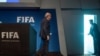 Blatter na konferenciji za novinare nakon što je objavio da podnosi istragu