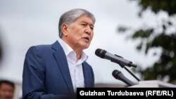 Алмазбек Атамбаев. Архивдик сүрөт.